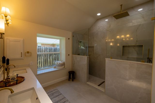 612 Aqua Vista Drive, Granbury, TX 76049