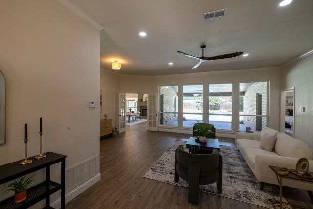612 Aqua Vista Drive, Granbury, TX 76049