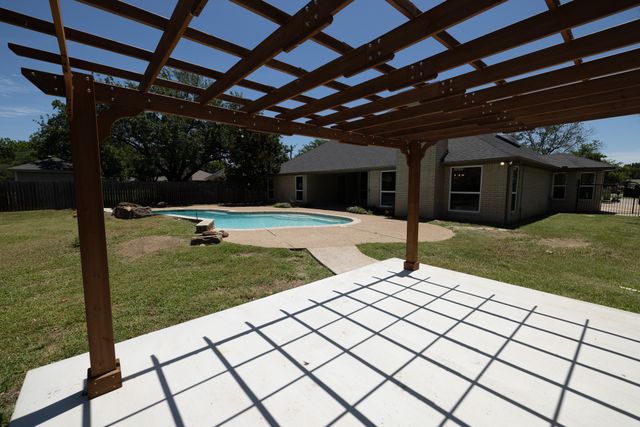 612 Aqua Vista Drive, Granbury, TX 76049