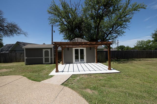 612 Aqua Vista Drive, Granbury, TX 76049