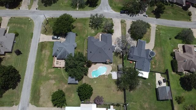 612 Aqua Vista Drive, Granbury, TX 76049