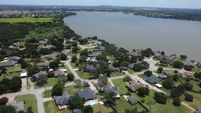 612 Aqua Vista Drive, Granbury, TX 76049
