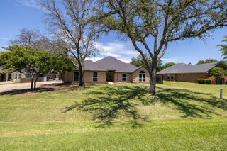 612 Aqua Vista Drive, Granbury, TX 76049