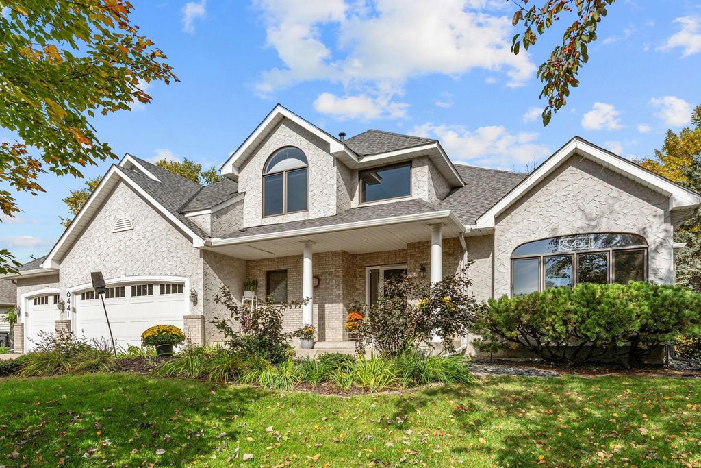 8441 W Lake Drive, Chanhassen, MN 55317 — exterior