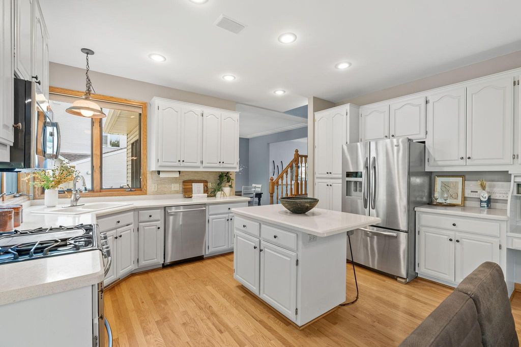 8441 W Lake Drive, Chanhassen, MN 55317 — photo 2