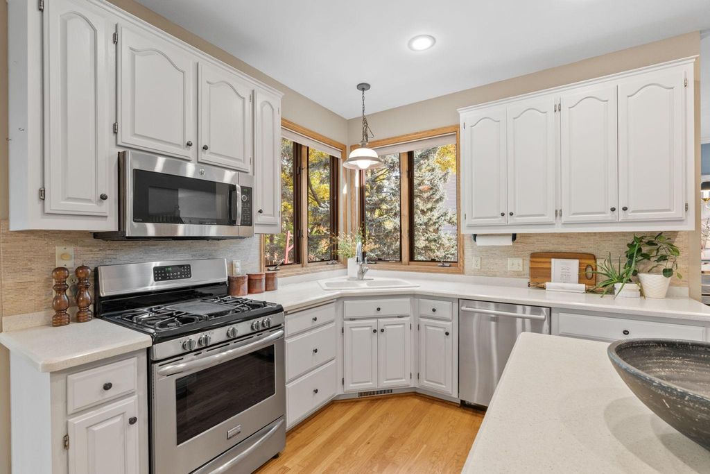 8441 W Lake Drive, Chanhassen, MN 55317 — photo 5