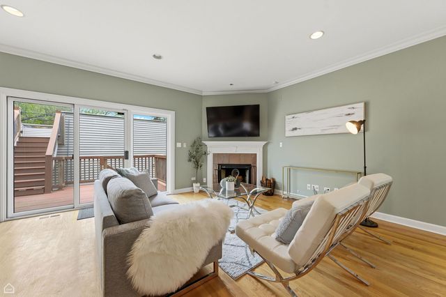 5150 W WINNEMAC Avenue, Chicago, IL 60630