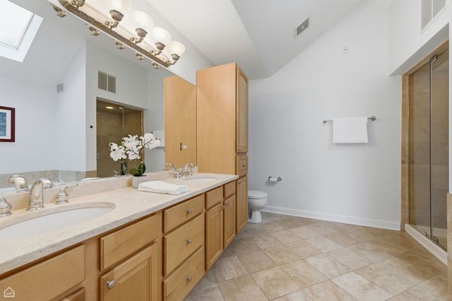 5150 W WINNEMAC Avenue, Chicago, IL 60630