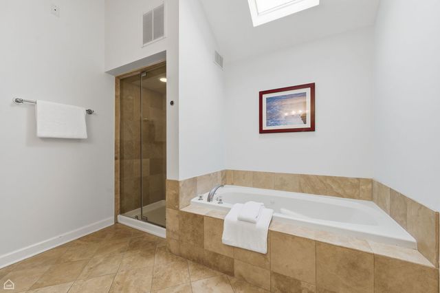 5150 W WINNEMAC Avenue, Chicago, IL 60630