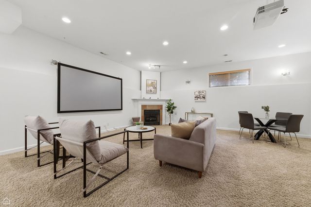 5150 W WINNEMAC Avenue, Chicago, IL 60630