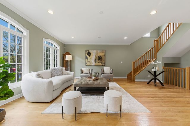5150 W WINNEMAC Avenue, Chicago, IL 60630