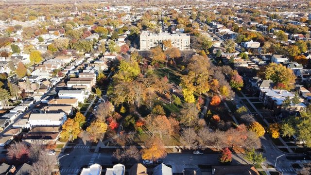 5150 W WINNEMAC Avenue, Chicago, IL 60630
