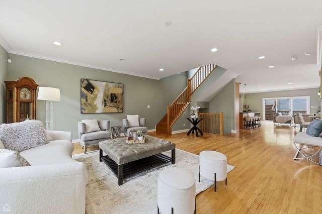 5150 W WINNEMAC Avenue, Chicago, IL 60630
