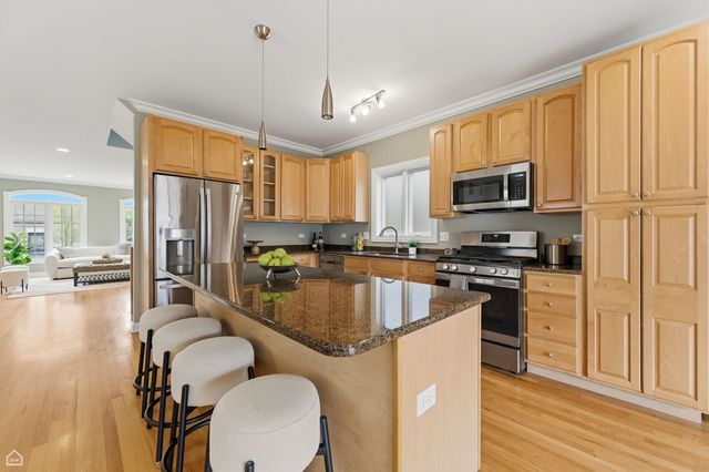 5150 W WINNEMAC Avenue, Chicago, IL 60630