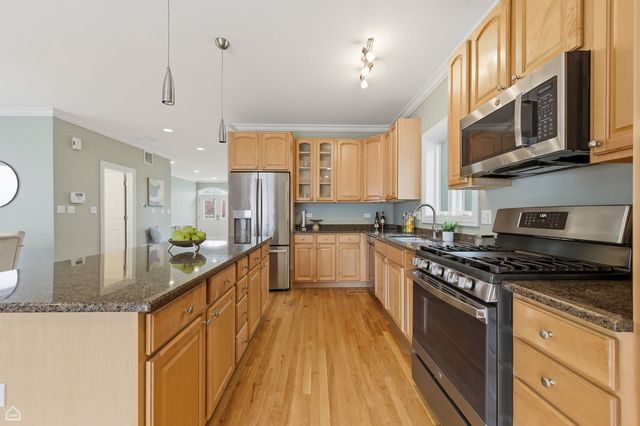 5150 W WINNEMAC Avenue, Chicago, IL 60630