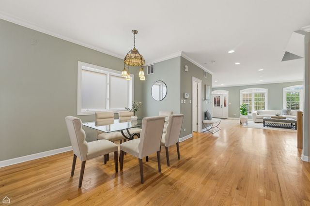5150 W WINNEMAC Avenue, Chicago, IL 60630