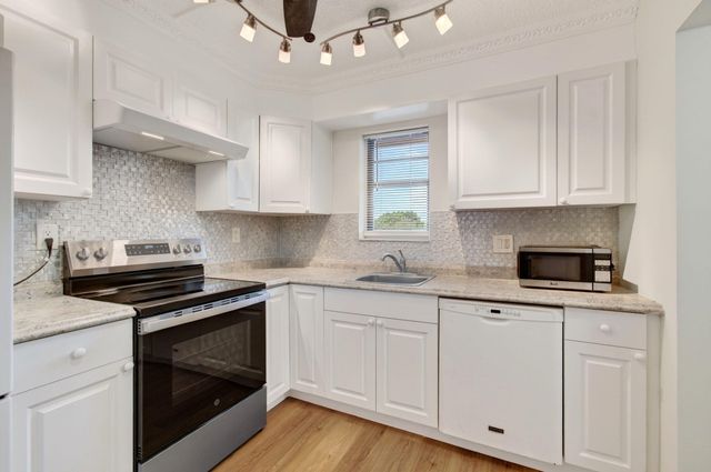 9440 SW 8TH Street 401, Boca Raton, FL 33428