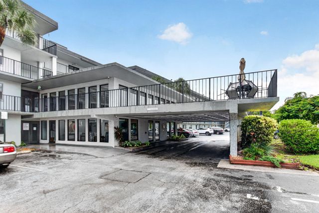 9440 SW 8TH Street 401, Boca Raton, FL 33428