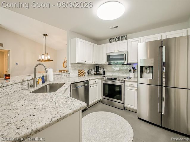 13203 Chesapeake Circle 146, Walled Lake, MI 48390