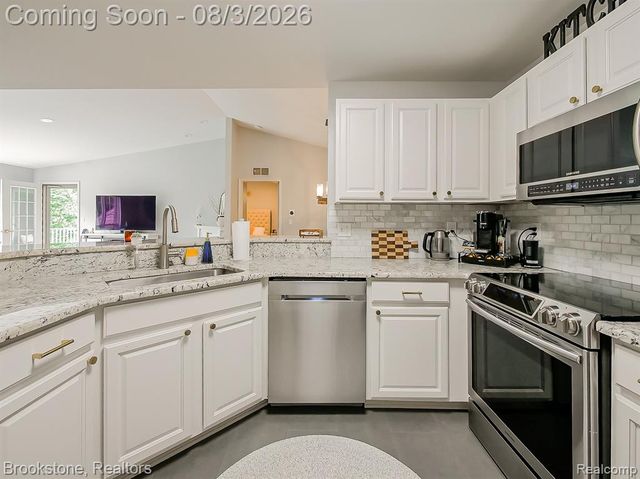 13203 Chesapeake Circle 146, Walled Lake, MI 48390