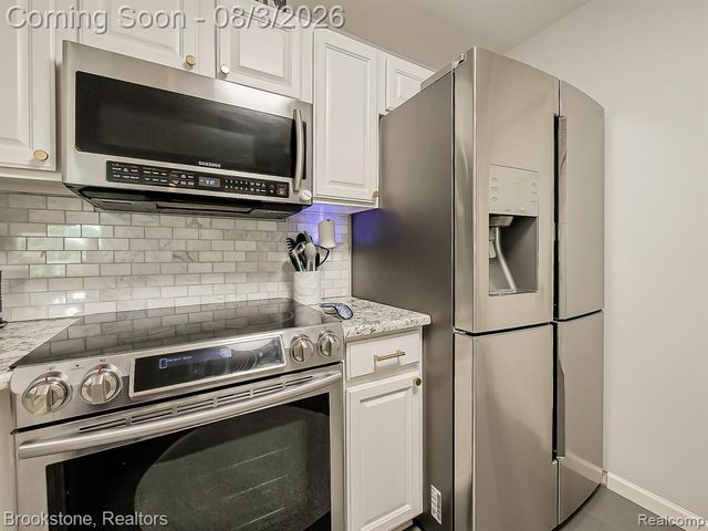 13203 Chesapeake Circle 146, Walled Lake, MI 48390