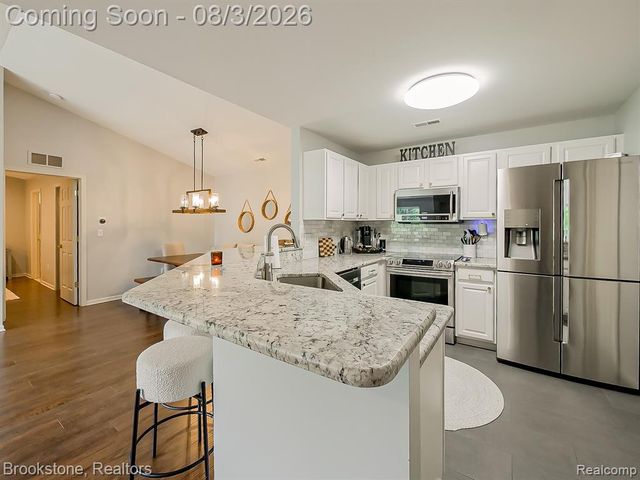 13203 Chesapeake Circle 146, Walled Lake, MI 48390
