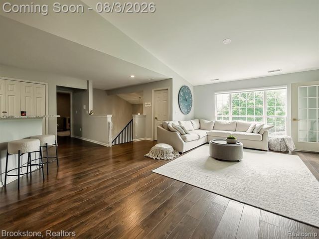 13203 Chesapeake Circle 146, Walled Lake, MI 48390
