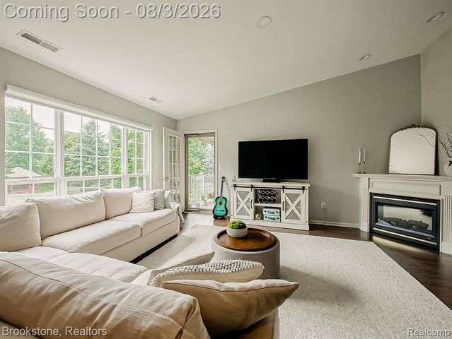 13203 Chesapeake Circle 146, Walled Lake, MI 48390