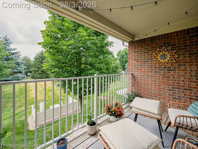 13203 Chesapeake Circle 146, Walled Lake, MI 48390