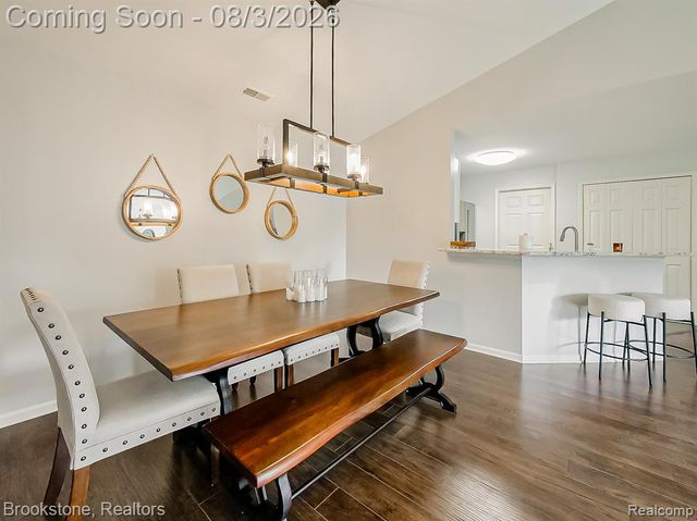 13203 Chesapeake Circle 146, Walled Lake, MI 48390