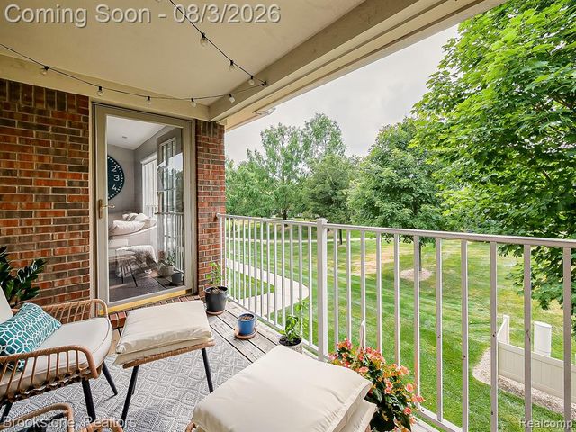 13203 Chesapeake Circle 146, Walled Lake, MI 48390
