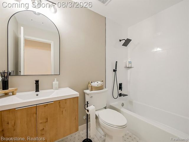 13203 Chesapeake Circle 146, Walled Lake, MI 48390