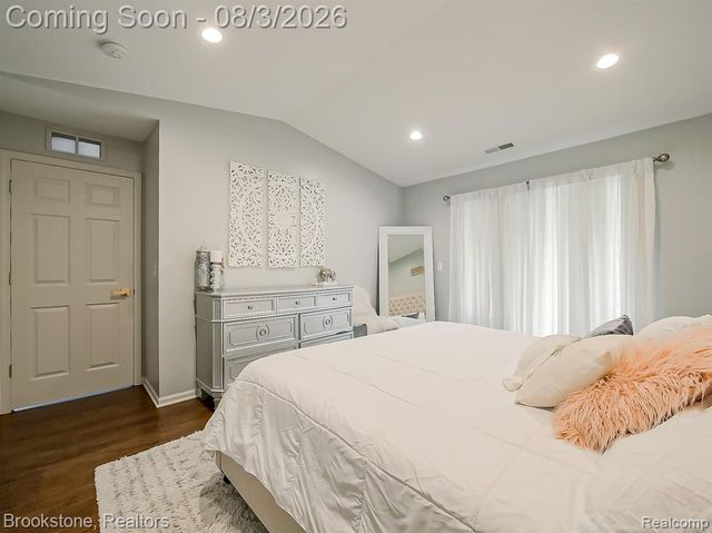 13203 Chesapeake Circle 146, Walled Lake, MI 48390