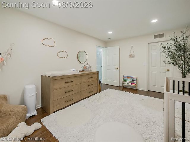 13203 Chesapeake Circle 146, Walled Lake, MI 48390