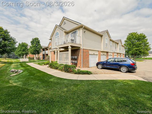 13203 Chesapeake Circle 146, Walled Lake, MI 48390