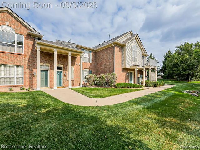 13203 Chesapeake Circle 146, Walled Lake, MI 48390