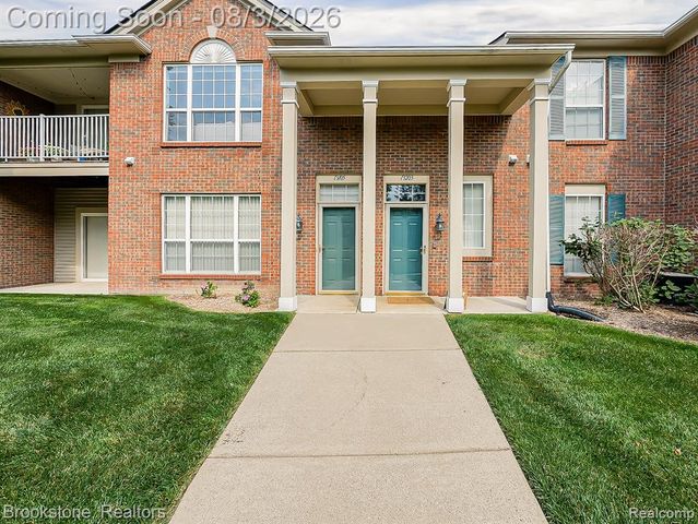 13203 Chesapeake Circle 146, Walled Lake, MI 48390