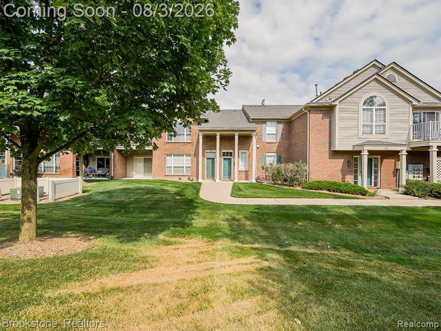 13203 Chesapeake Circle 146, Walled Lake, MI 48390