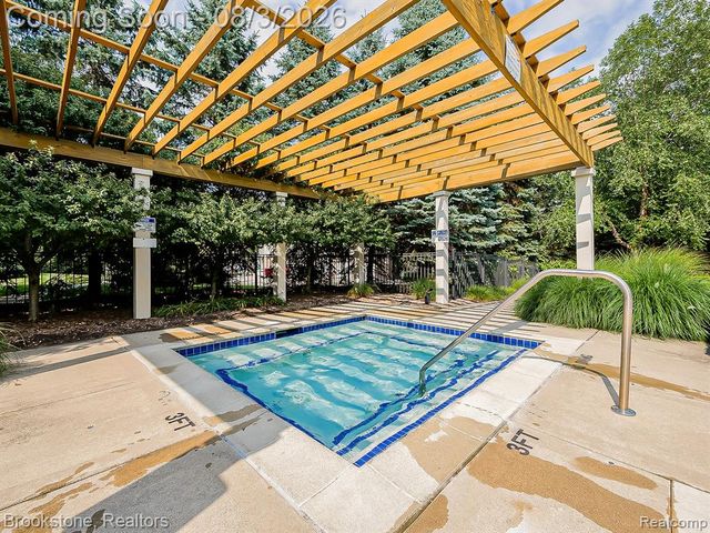 13203 Chesapeake Circle 146, Walled Lake, MI 48390