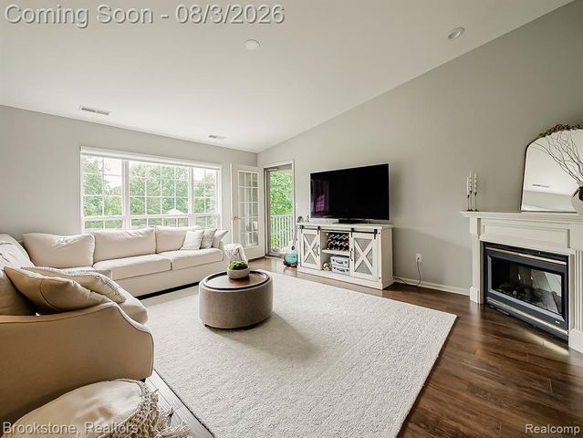 13203 Chesapeake Circle 146, Walled Lake, MI 48390
