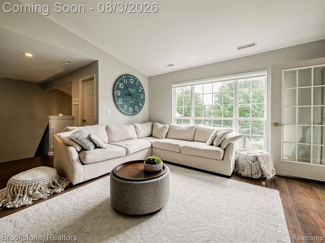 13203 Chesapeake Circle 146, Walled Lake, MI 48390