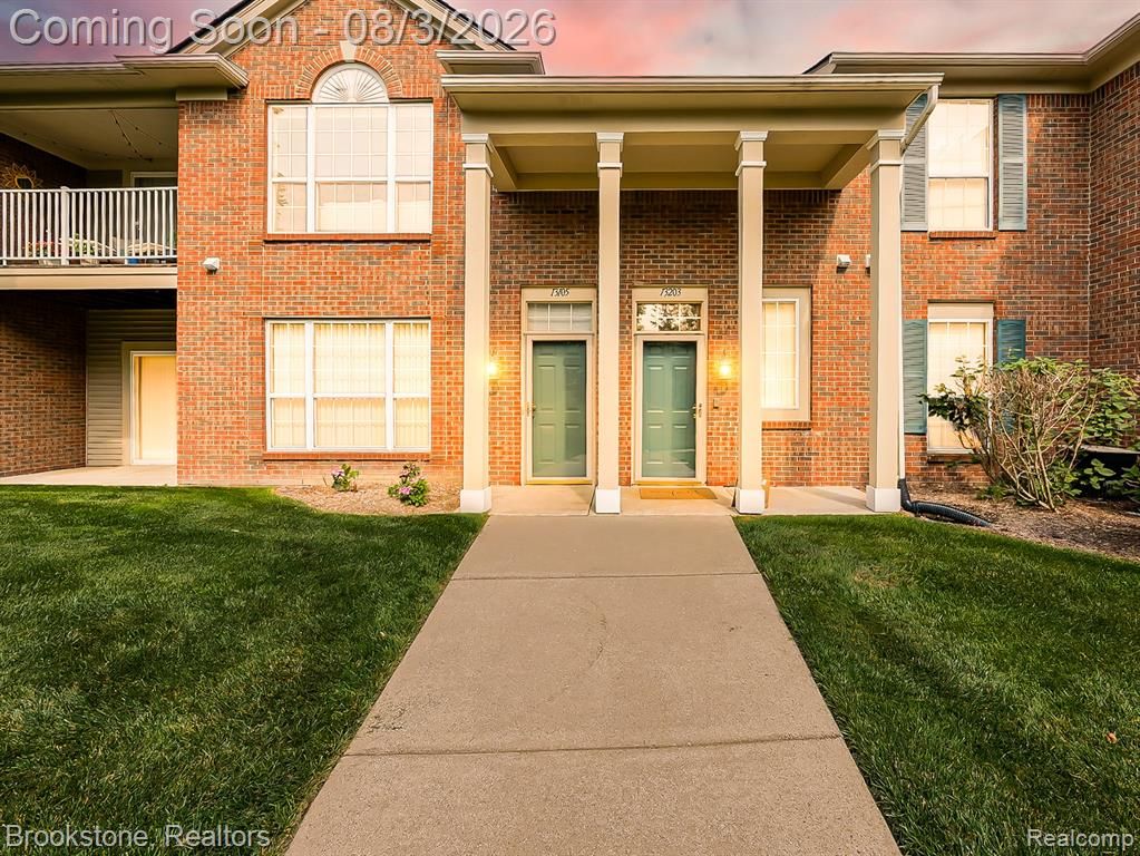 13203 Chesapeake Circle 146, Walled Lake, MI 48390