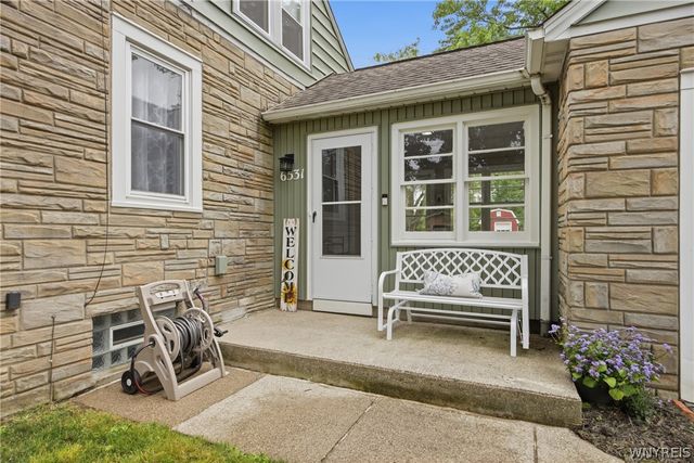 6531 Michael Road, Orchard Park, NY 14127