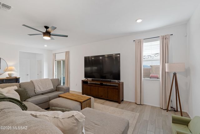 4951 E Wash Overlook Drive, Tucson, AZ 85706