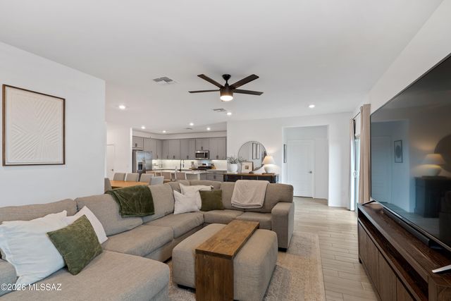 4951 E Wash Overlook Drive, Tucson, AZ 85706