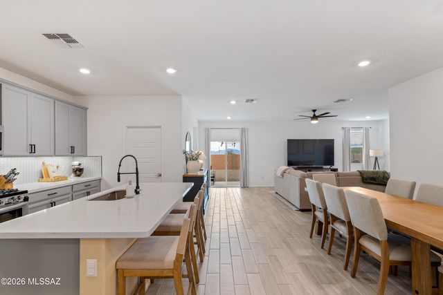 4951 E Wash Overlook Drive, Tucson, AZ 85706