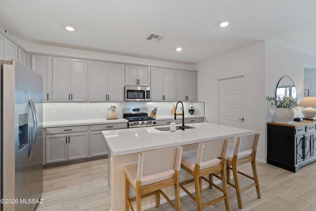 4951 E Wash Overlook Drive, Tucson, AZ 85706