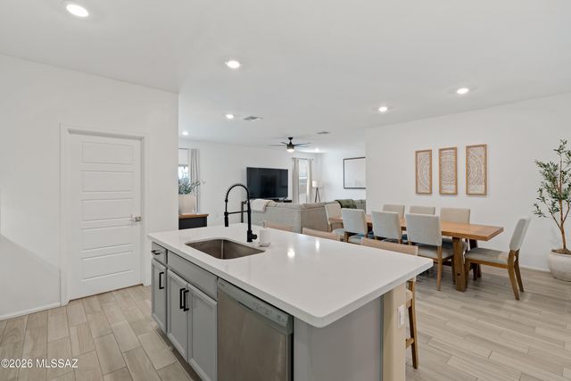 4951 E Wash Overlook Drive, Tucson, AZ 85706