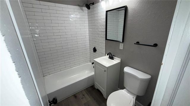 3203 NE 56 Th Street, Kansas City, MO 64119