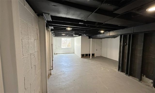 3203 NE 56 Th Street, Kansas City, MO 64119